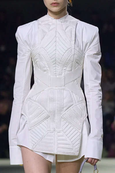 Look 14